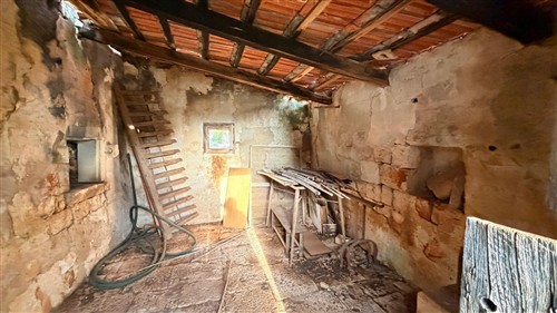 P  R  E  Z  Z  O    R  I  B  A  S  S  A  T  O  -  Corpo di 4 Trulli con 2 depositi
